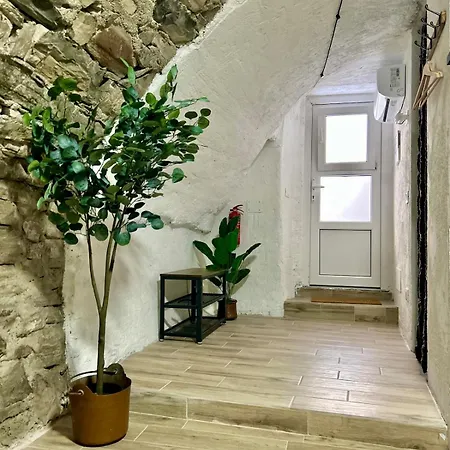 דירה Unique Romantic Cave With Air Conditioner *