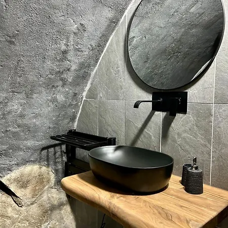 דירה Unique Romantic Cave With Air Conditioner טורנו