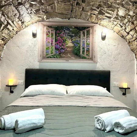 Unique Romantic Cave With Air Conditioner Apartment