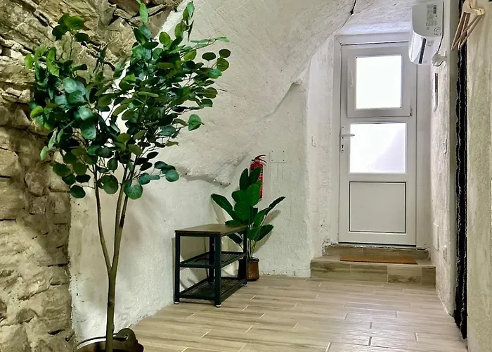 Apartment Unique Romantic Cave With Air Conditioner *