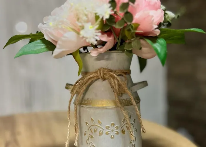 Unique Romantic Cave With Air Conditioner Apartmán