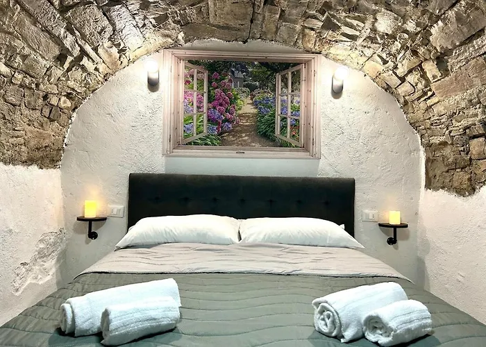 Unique Romantic Cave With Air Conditioner דירה