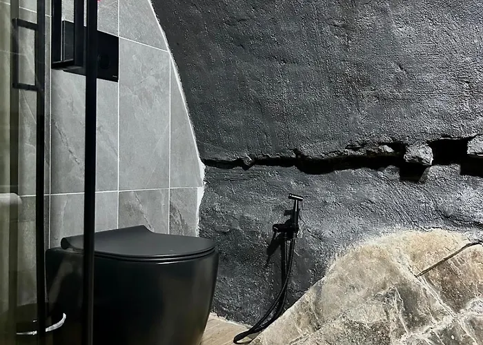Unique Romantic Cave With Air Conditioner Apartmán