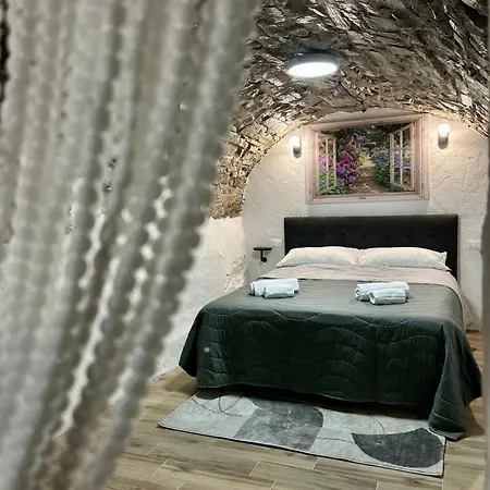 Unique Romantic Cave With Air Conditioner Apartment Torno